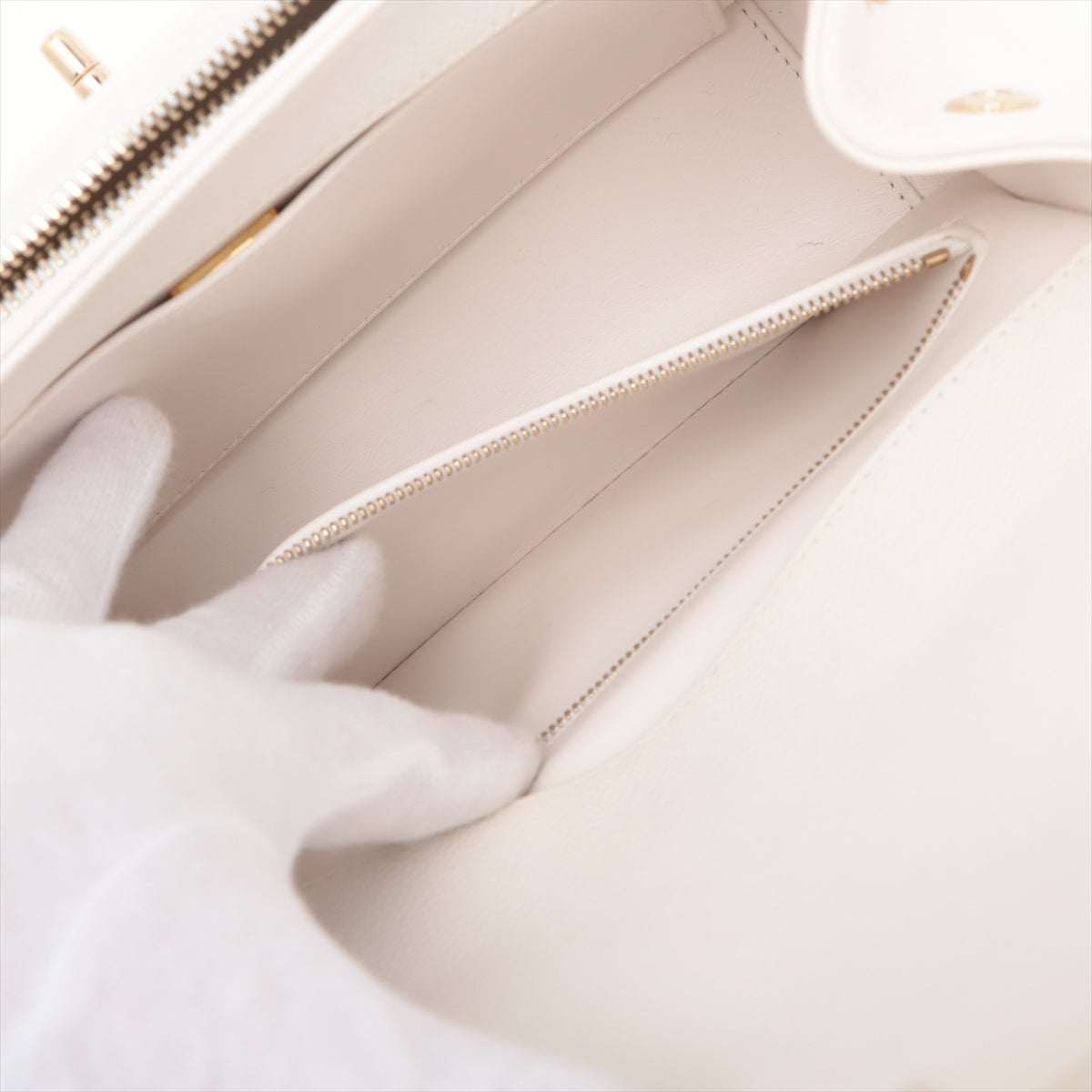 Chanel CC Logo Business Affinity Medium Matelasse Caviar Skin Chain Shoulder Bag White * PREORDER *