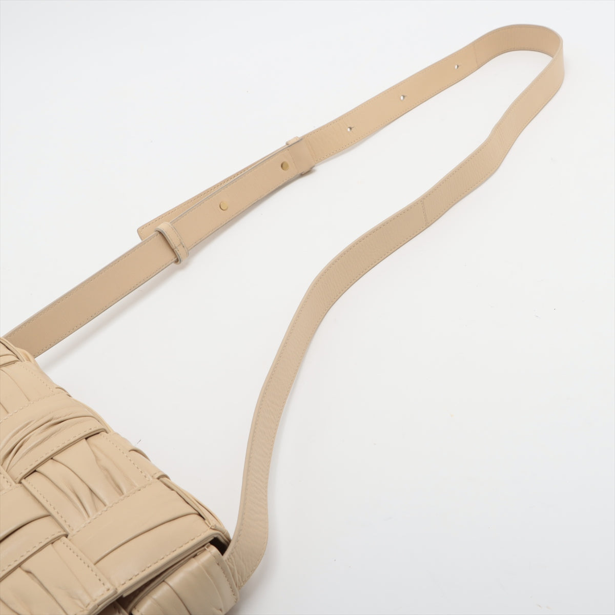 Bottega Veneta Maxi Intrecciato Cassette Leather Two-Way Shoulder Bag Beige * PREORDER *