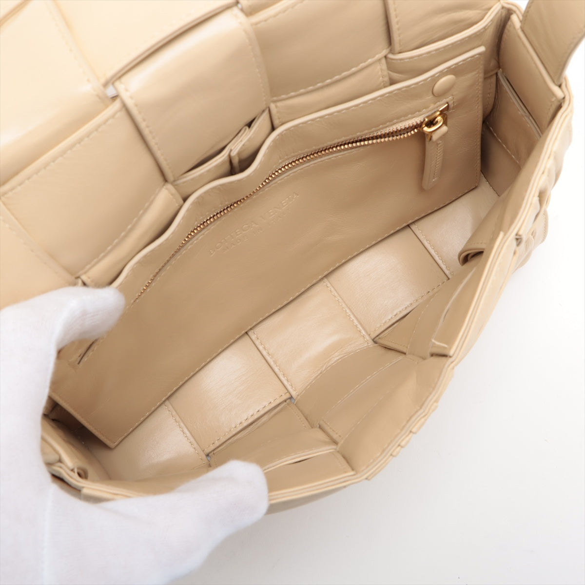 Bottega Veneta Maxi Intrecciato Cassette Leather Two-Way Shoulder Bag Beige * PREORDER *